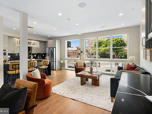 3rd image of 657 N Park Ave