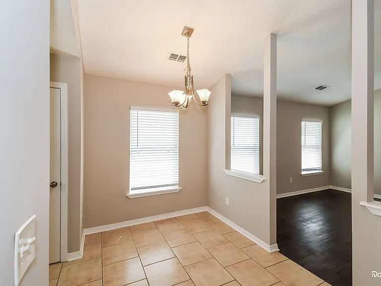 8450 Maple St — Photo 8