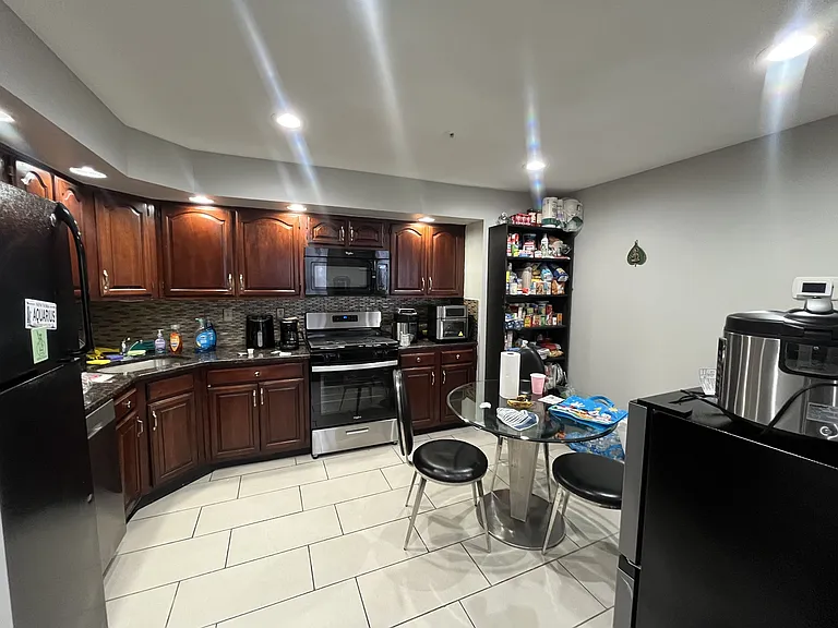 67 Vaughan Dr #1 — Photo 7