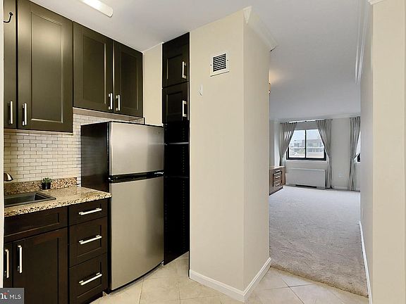 4th image of 801 S Pitt St #310