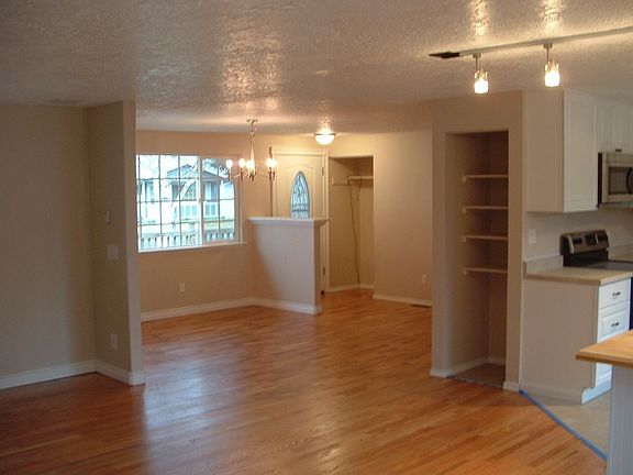 2nd image of 188 SE Williamson Dr