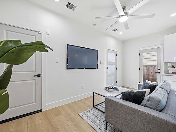 4th image of 5313 Bacher St