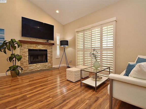 4th image of 633 Palomino Dr #C