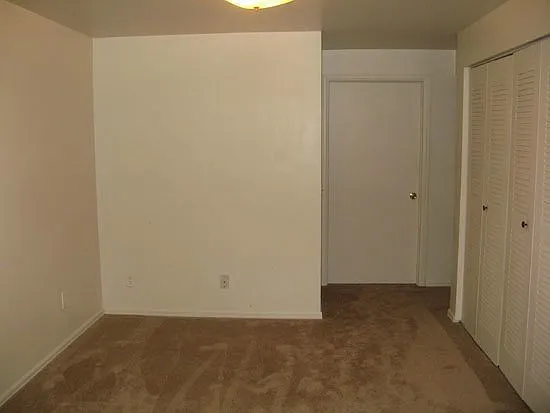 2233 W Parkhill Ave — Photo 23