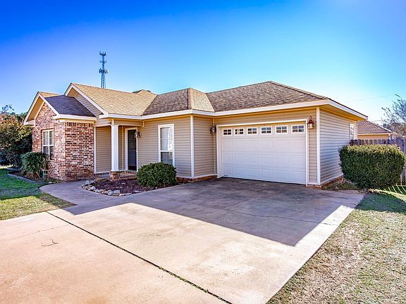 3rd image of 109 Tamarack Ct