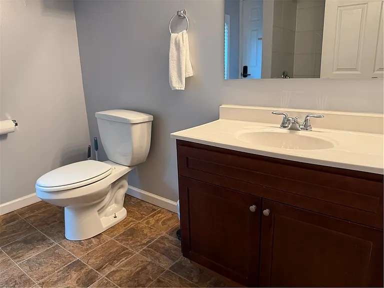 117 Pollard Ave #UPSTAIRS — Photo 11