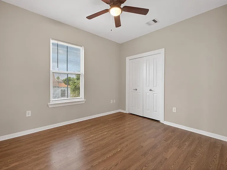 2212 Victory St — Photo 7