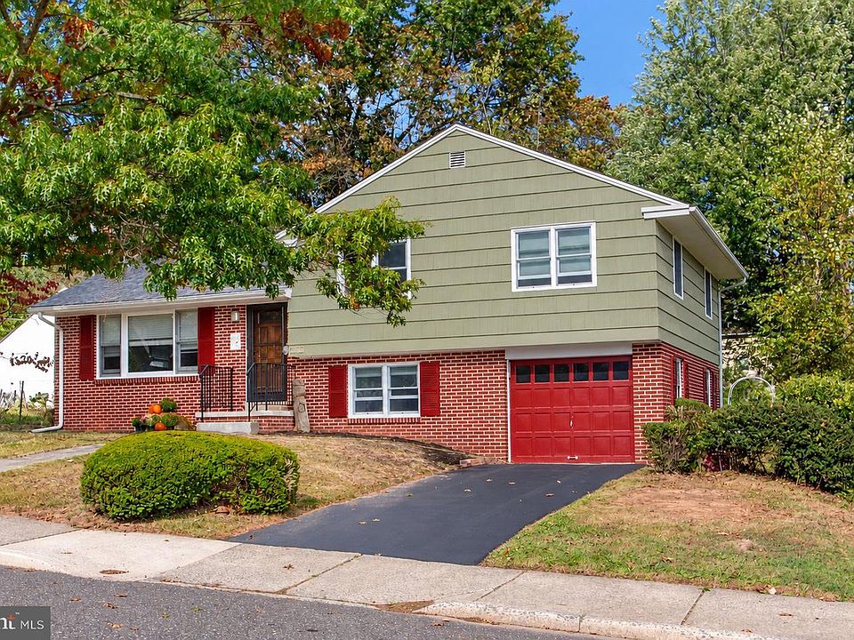 1st image of 165 Hillcrest Ave