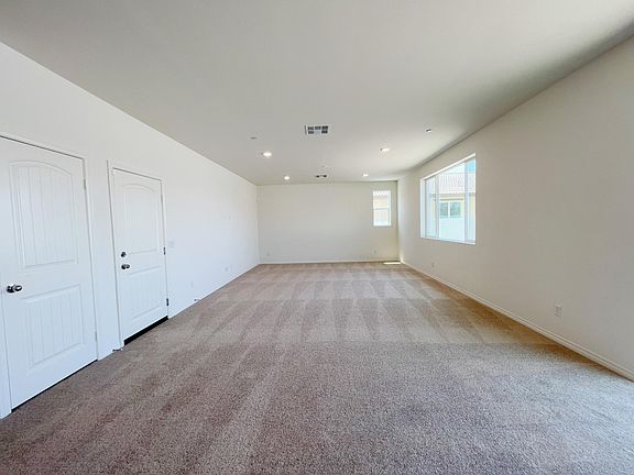 4th image of 2925 Flagstaff Dr