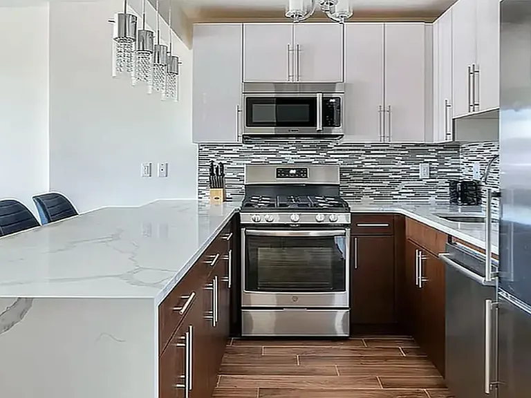 37-25 33rd St #3F — Photo 3