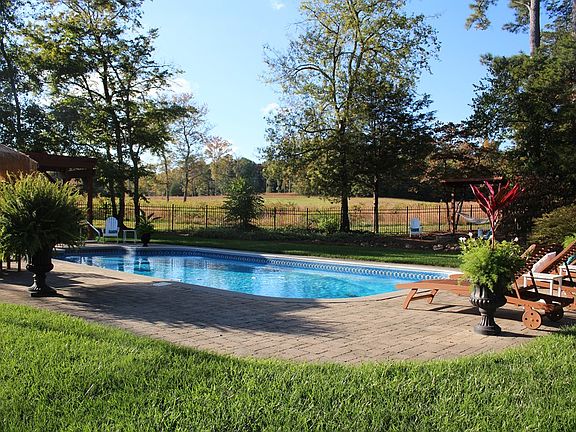 4th image of 5704 Avenwood Cir NW