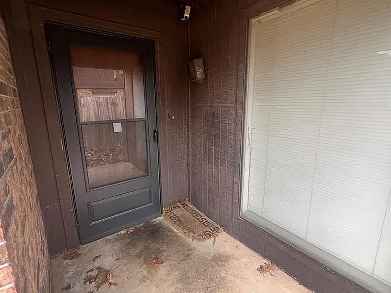 2533 W Hefner Rd — Photo 4