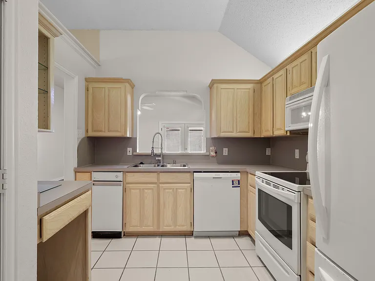 4820 Ashworth Ct — Photo 9
