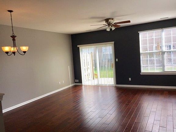 5th image of 953 Flagstone Dr
