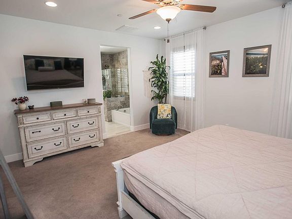 3rd image of 1641B La Guardia Cir