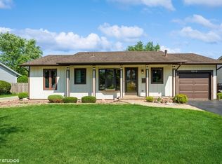 1049 Grissom Trl, Elk Grove Village, IL 60007