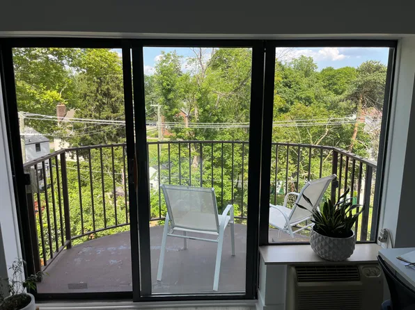 35300 Woodward Ave APT 504, Birmingham, MI 48009