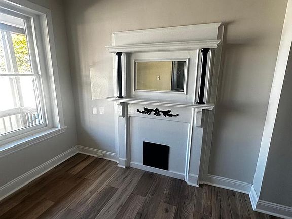 3rd image of 1361 Locust St