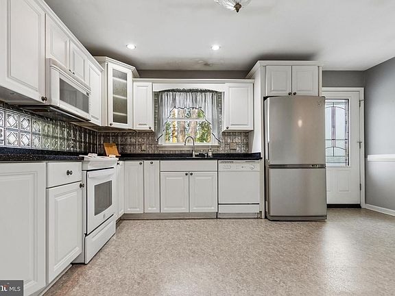 2nd image of 5 Greenridge Dr