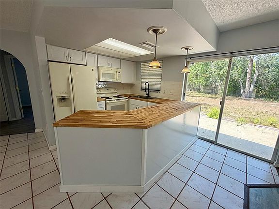 4th image of 3359 Harrow Rd