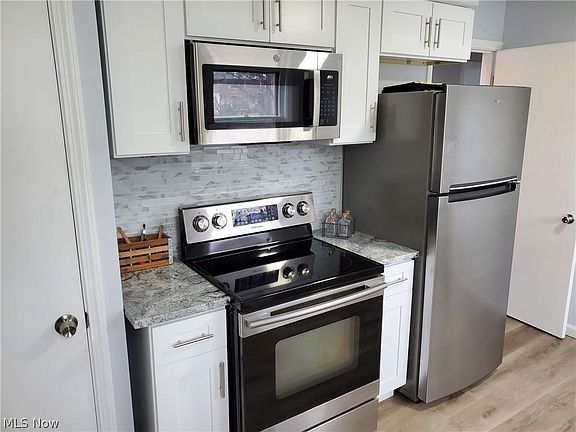 3rd image of 21150 Fuller Ave