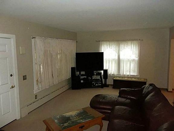 4th image of 104 Highland Dr