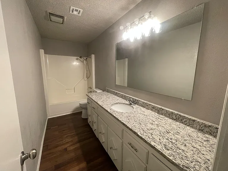 1252 S 27th Pl — Photo 7
