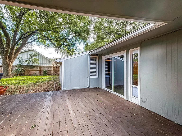 7810 Locke Ln — Photo 2