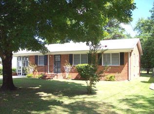 902 Carraway Dr, Kinston, NC 28501