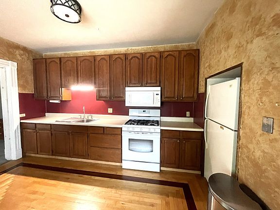 2nd image of 1008 Fremont Ave