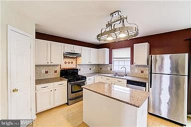 3rd image of 22932 Regent Ter