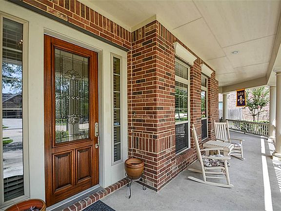 2nd image of 5914 Hawthorne Garden Way