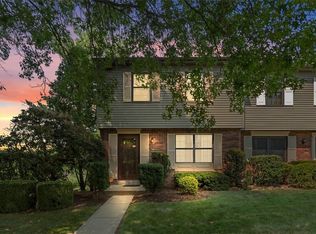7388 Beacon Hill Dr, Pittsburgh, PA 15221