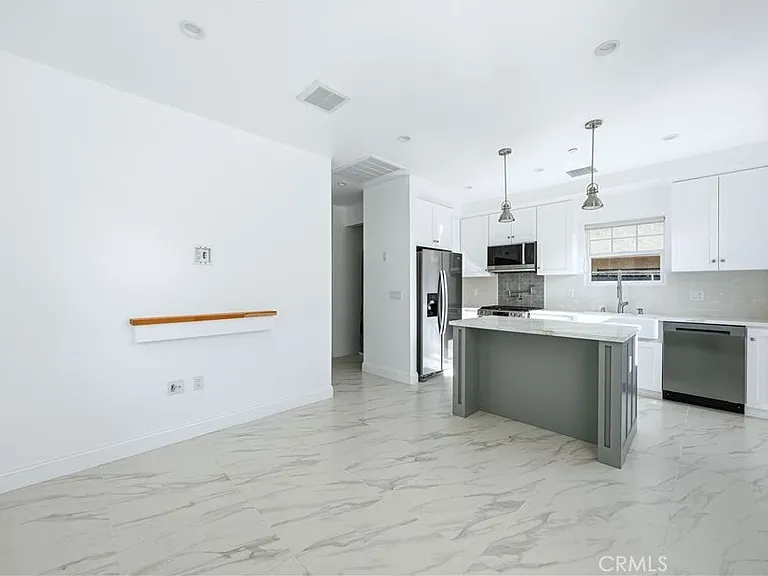 10538 La Reina Ave #4 — Photo 8