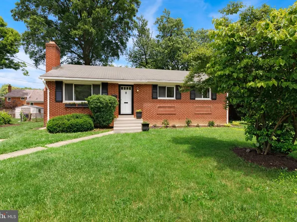 5347 Holmes Run Pkwy, Alexandria, VA 22304