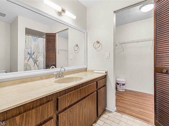 5th image of 3906 SE 11th Pl APT 604