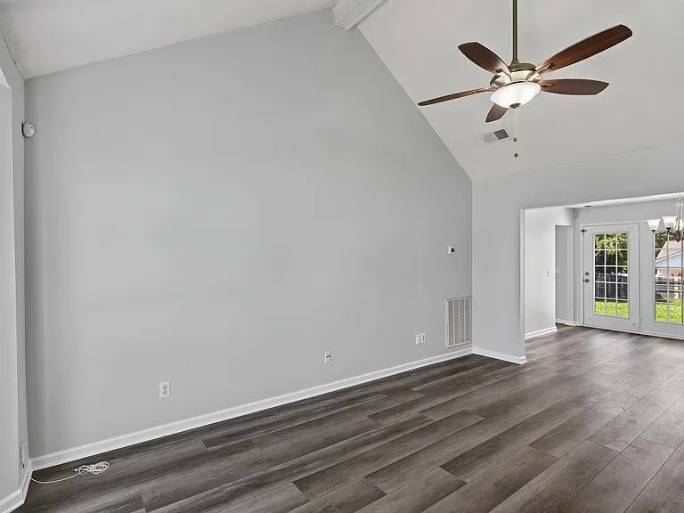 113 Westchester Dr — Photo 6