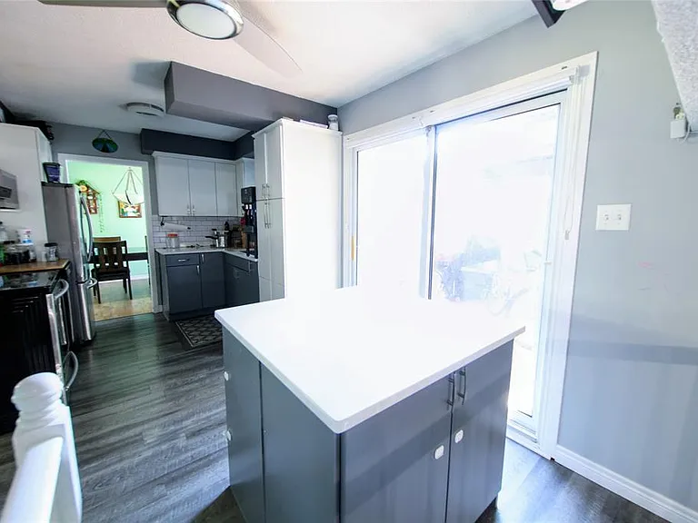 883 Assiniboine Cres — Photo 9