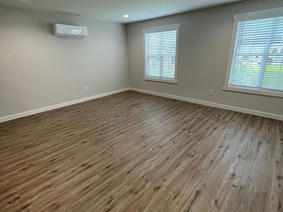 3rd image of 533 Bluff Ct