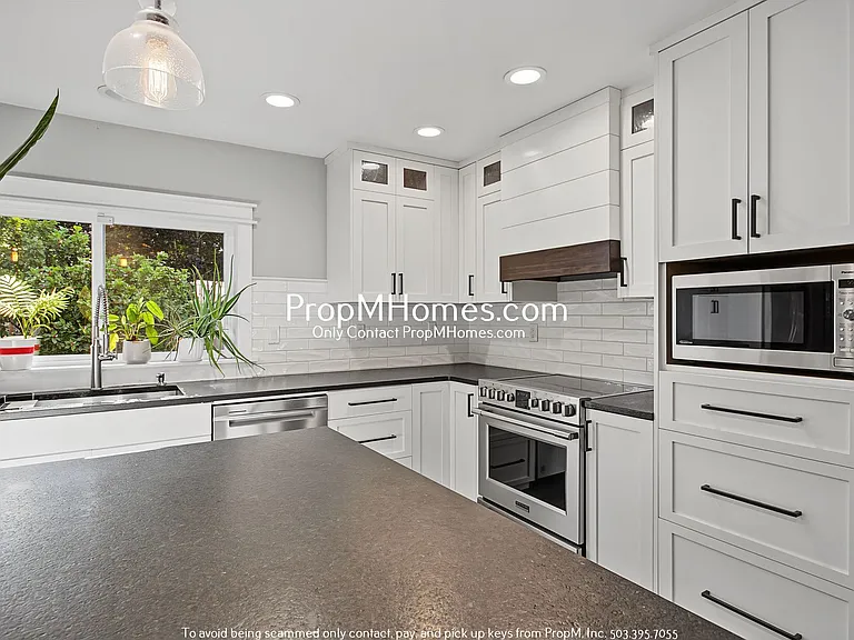 503 NE Birchwood Ter — Photo 7