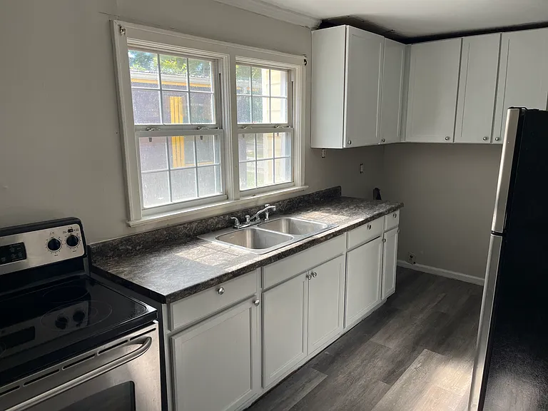 202 W Nance St — Photo 16