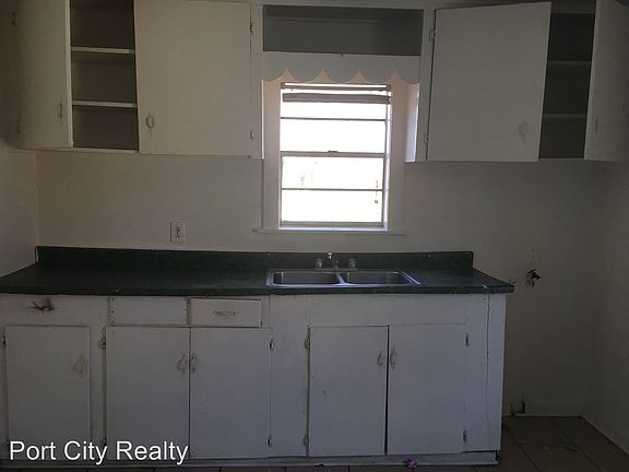 5th image of 4145 Mayfield St