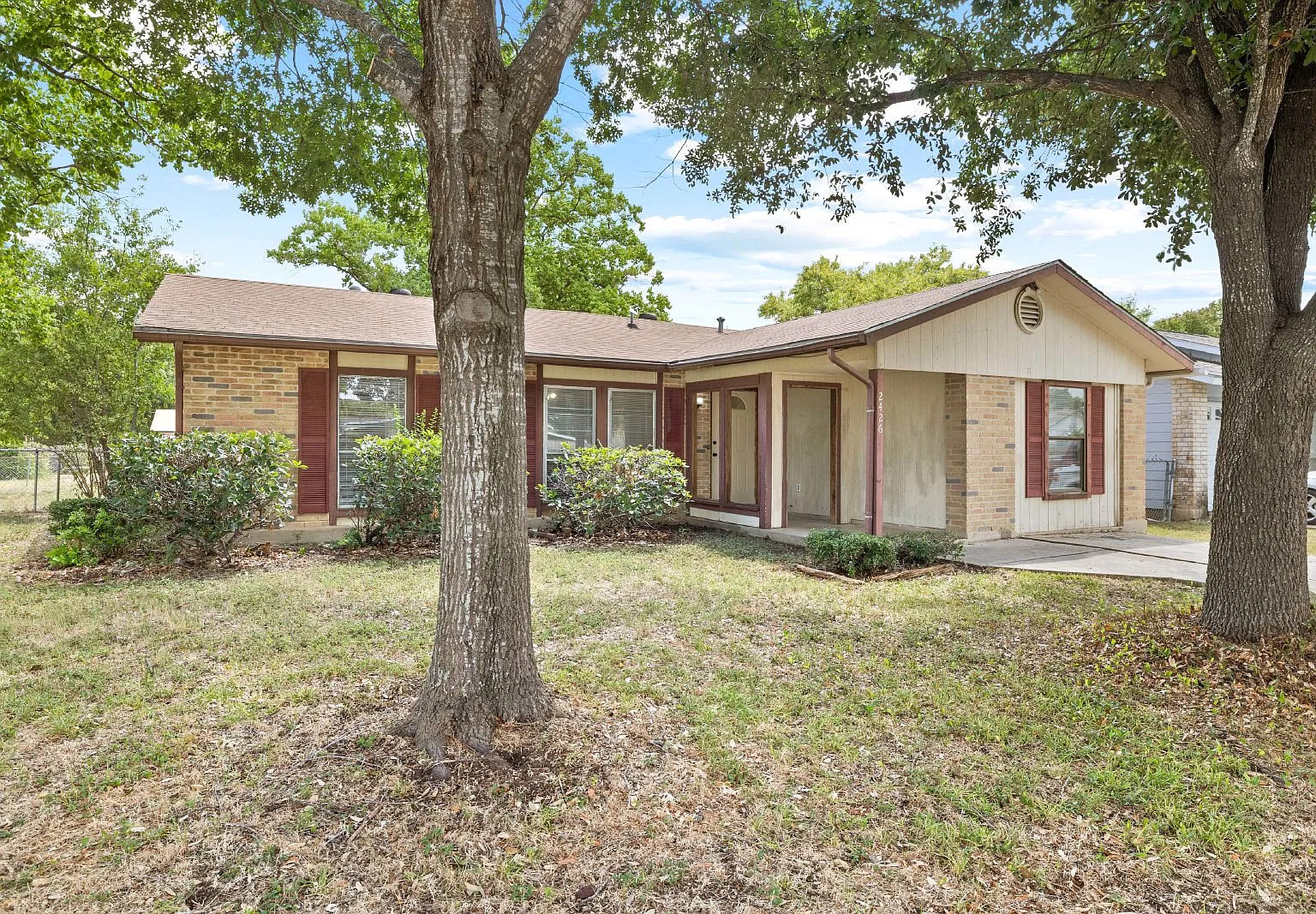 4 bed, 2.0 bath, 1274 sqft, $1,385 — Photo 2