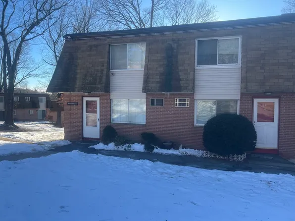 650 Robbins Ave APT 26, Dracut, MA 01826