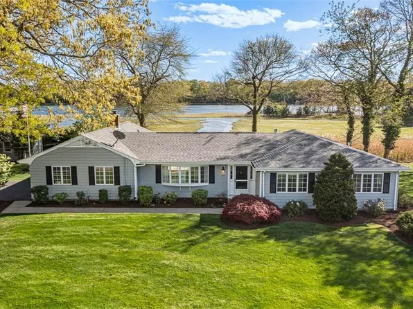 33 Meadowbrook Dr, Barrington, RI 02806