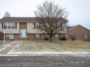 34032 Sailboat Ct, Brighton, IL 62012