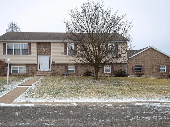 34032 Sailboat Ct, Brighton, IL 62012