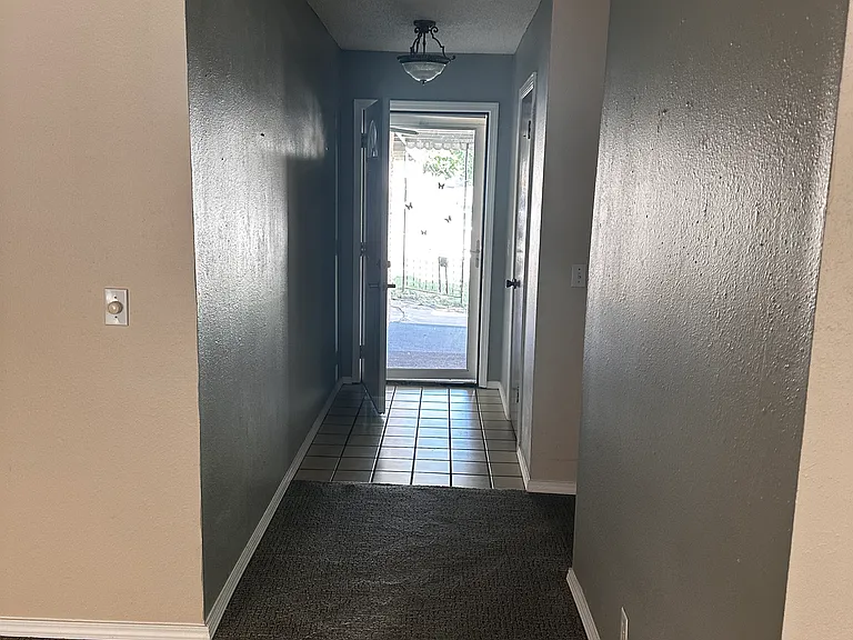 1812 S 5th Pl — Photo 4
