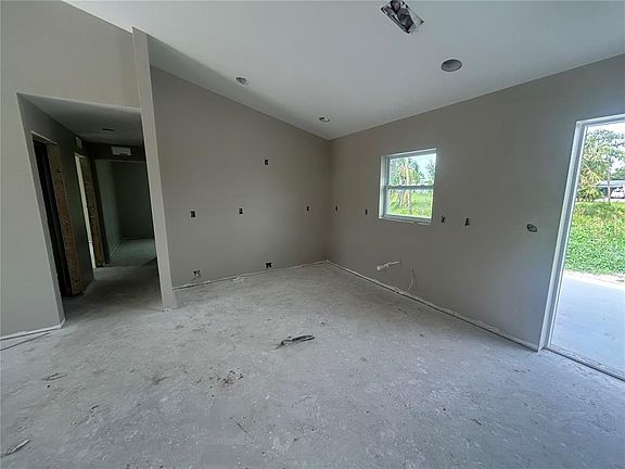 3rd image of 11506 SW LEMON AVENUE