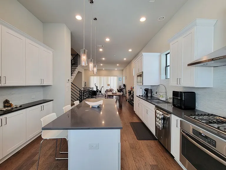 5709 Larkin St #A — Photo 11